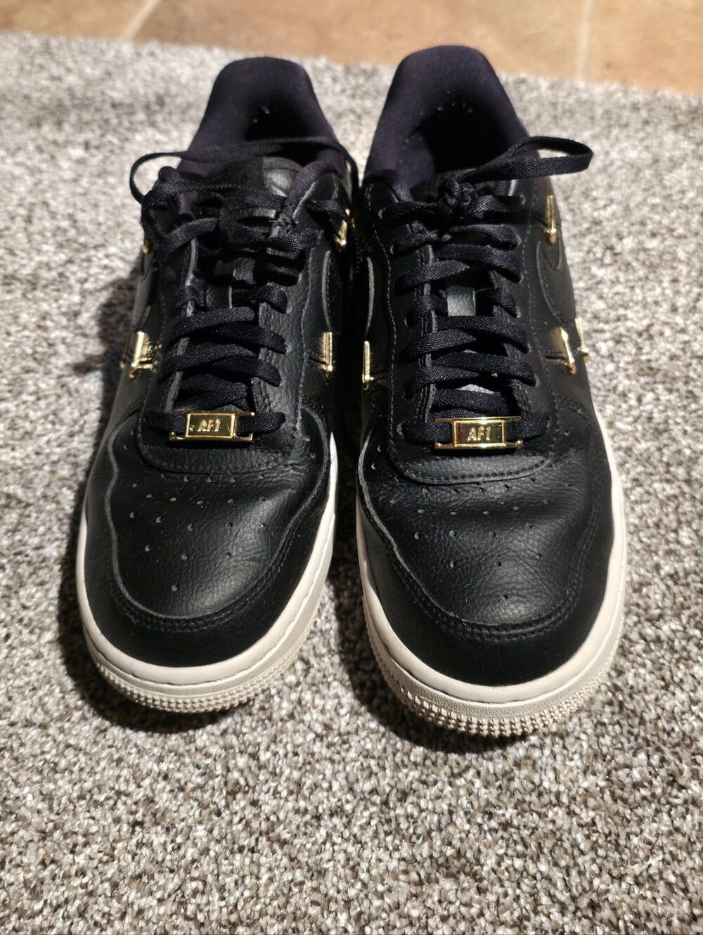 Nike Women's Airforce 1 '07 LX Sisterhood Size 7